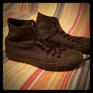 Black Monochromatic Converse 7/9